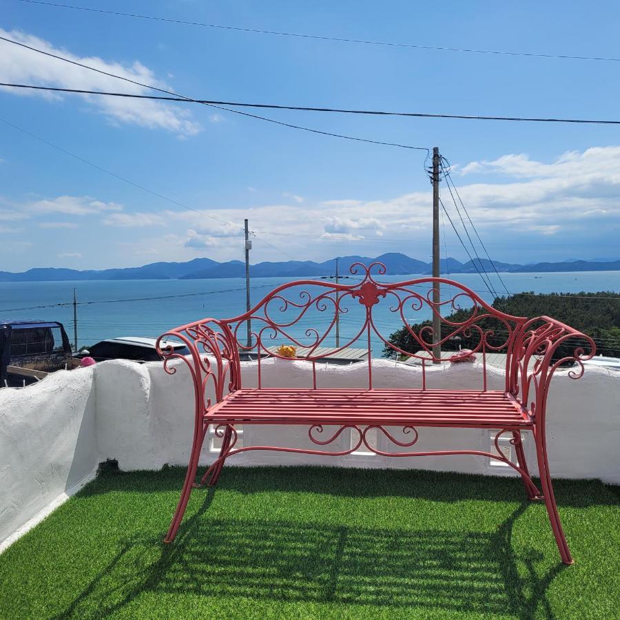 Soulmate Pension Namhae Eksteriør bilde